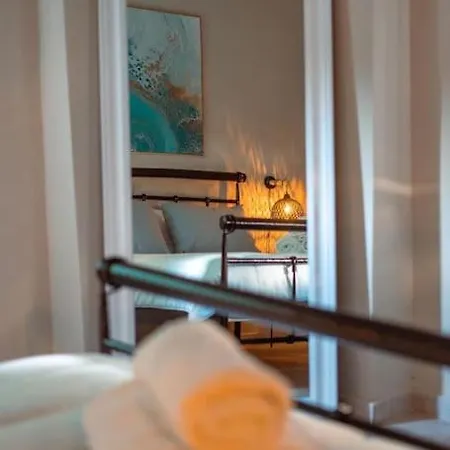 Litsa's World-topaz Apartament